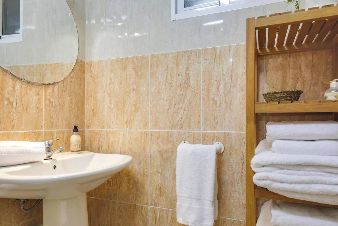 Cozy 2 Bedroom Next To Arc De Triomf Barcelona Spain