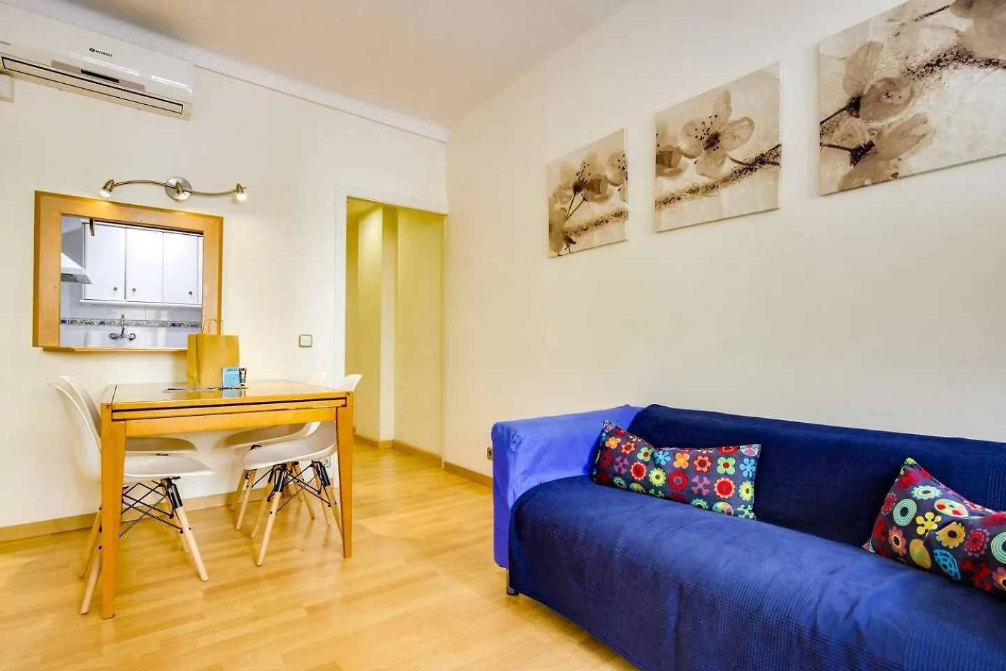 Cozy 2 Bedroom Next To Arc De Triomf contacts